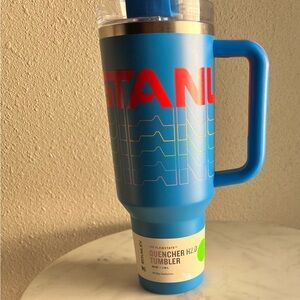 Stanley Blue Quencher H2.0 Tumbler 40 ounce.